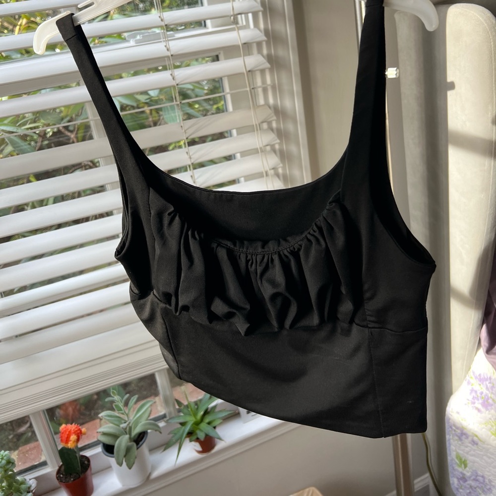 Black crop tank top